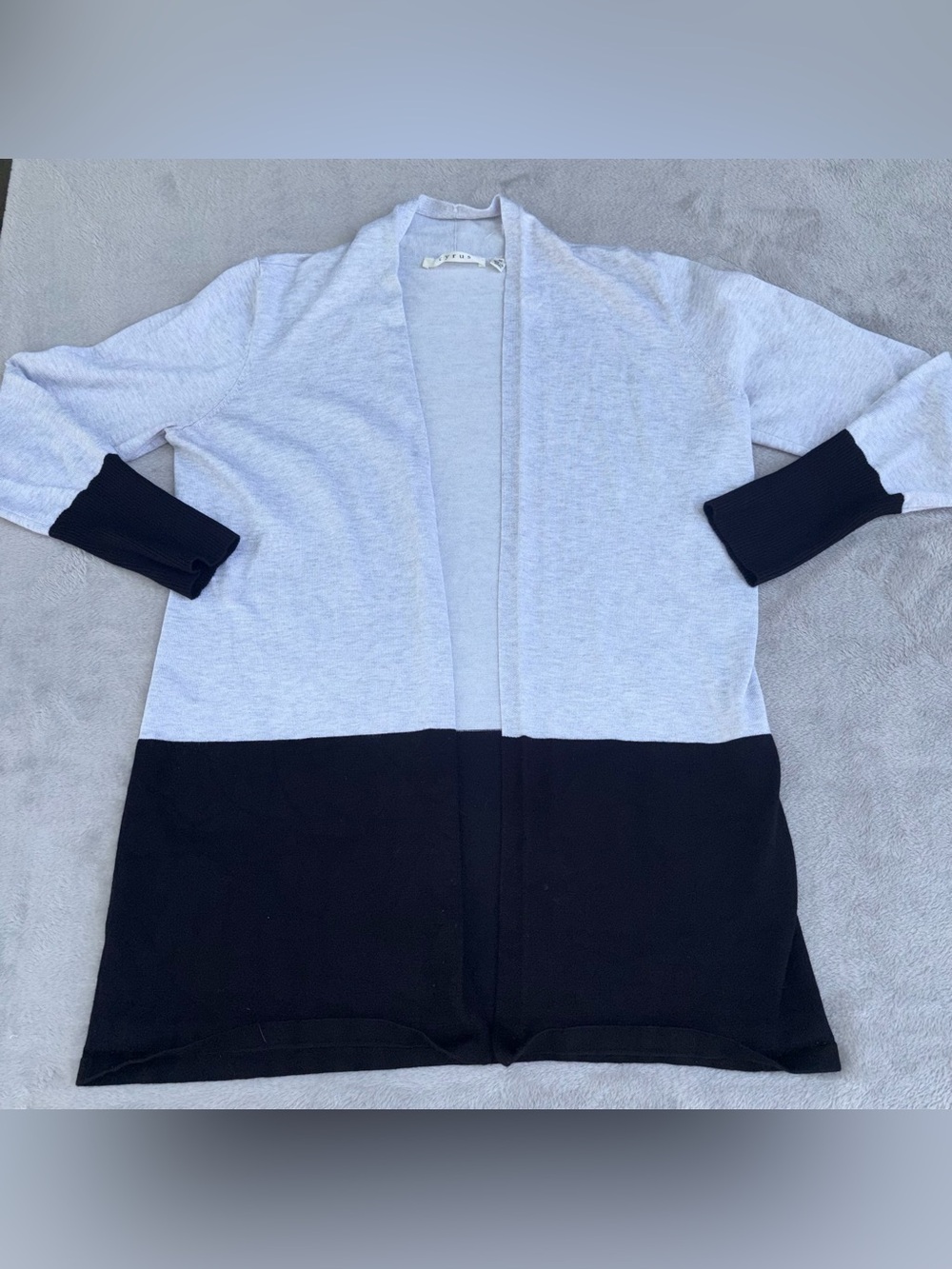 Cyrus Gray & Black Cardigan Sweater Open Front Size Medium Excellent Condition